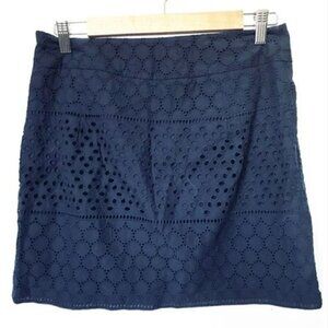 Banana Republic Factory navy eyelet mini skirt in cotton. Size 6.